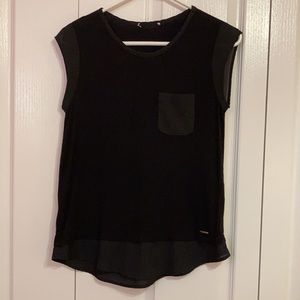 🍍Calvin Klein T-Shirt